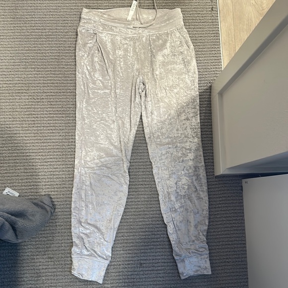 Lululemon Crushed Velvet Ready to Rulu Jogger - Picture 2 of 3